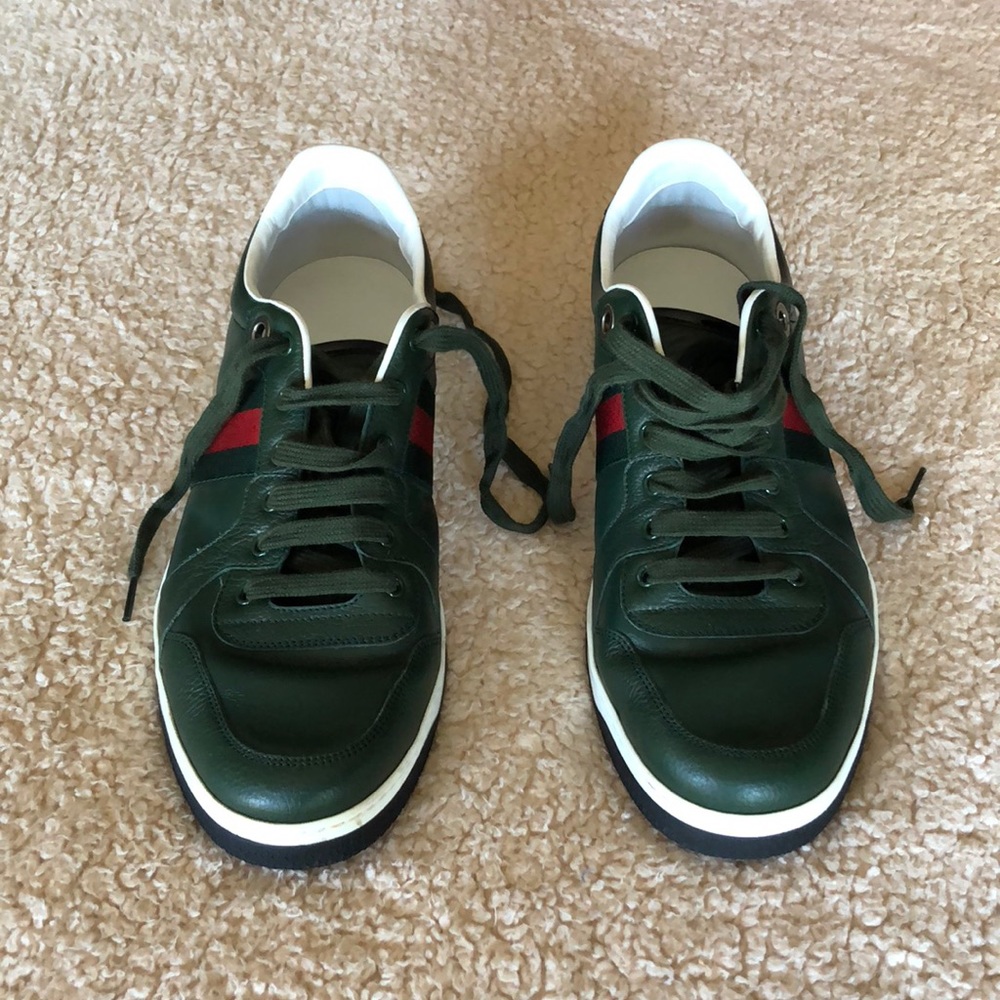 Men’s lace up Gucci brand sneaker